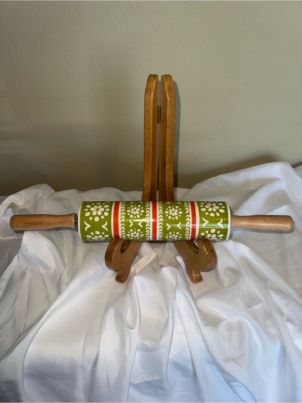 Anthropologie Ceramic & Wood Rolling Pin Green/White Floral w/ Handles 18 in